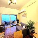 아파트 Breathtaking Beachfront In Makenzy *