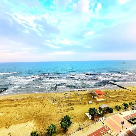 아파트 Breathtaking Beachfront In Makenzy