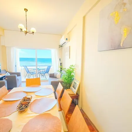 아파트 Breathtaking Beachfront In Makenzy 라르나카