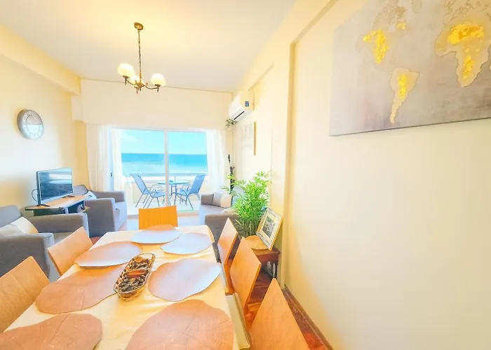 Апартаменти Breathtaking Beachfront In Makenzy Ларнака